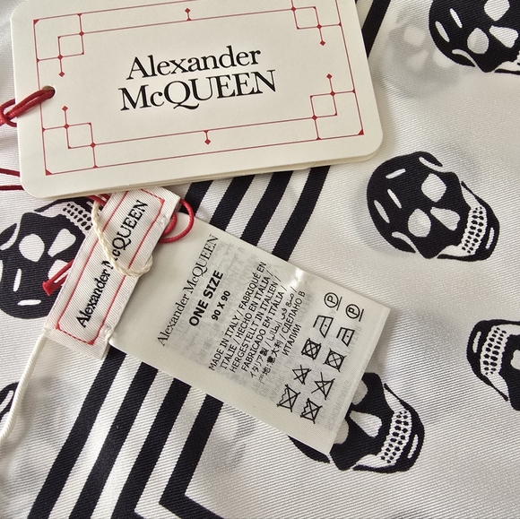 Alexander McQueen Skull Silk Scarf White - Picture 5 of 6